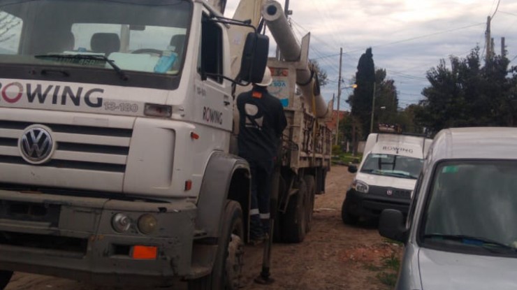 Tras la caída de un nene en un pozo en obra de Edesur, la empresa reanudó la obra